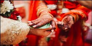 Uttar Pradesh News: A young man married a eunuch in Haldwani.