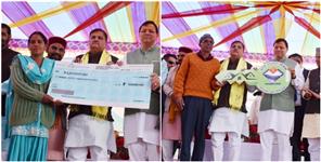 Uttar Pradesh News: CM Dhami provided checks and house keys to the beneficiaries of the schemes.