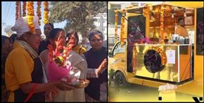 Uttar Pradesh News: transgender aditi sharma started a food truck in dehradun.