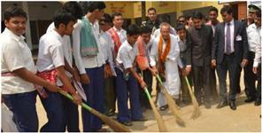 Uttar Pradesh News: Today there will be cleanliness shramdaan in the entire state school offices will open for one hour